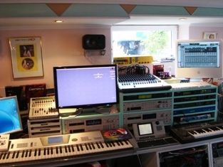 Korg Trinity V 2, Akai S 6000, Protools 8 IMAC u.v.a